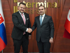 Bakan Kacır, Slovakya Yatırımlar, Bölgesel Kalkınma ve Bilişim Bakanı Migal ile görüştü