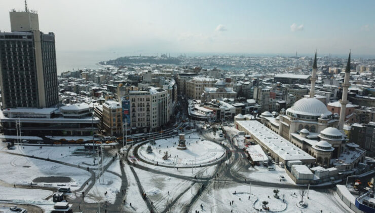 Balkanlardan yaklaşıyor! Sıcaklık düşüyor! İstanbul’a kar geliyor mu?