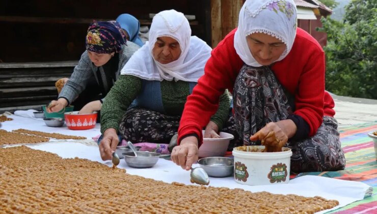 Bu tatlı sadece bir mahallede var! Yazın bin bir zahmetle yapılıyor, kışın afiyetle yeniyor