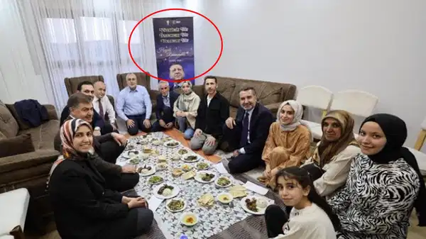 Çalışma Bakanı Işıkhan’ın ‘Erdoğan’ posterli iftar ziyareti… CHP’li Akdoğan: ‘İftar görüntülerinin en palavrası’