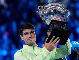 Carlos Alcaraz, Avustralya Açık’ta 88 yıllık rekoru tarihe gömerek şampiyon oldu!