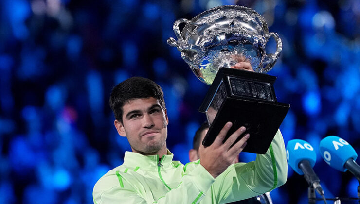Carlos Alcaraz, Avustralya Açık’ta 88 yıllık rekoru tarihe gömerek şampiyon oldu!