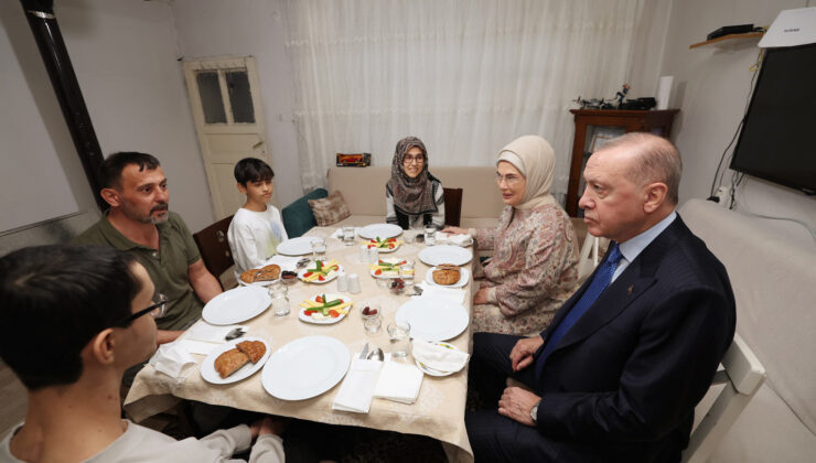 Cumhurbaşkanı Erdoğan, İstanbul’da Kayacık ailesinin iftar sofrasına konuk oldu