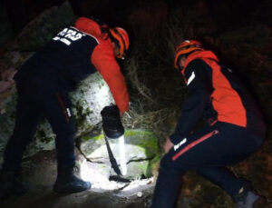 Define bulmak için girdikleri sarnıçta mahsur kaldılar! 4 saatte kurtarıldılar