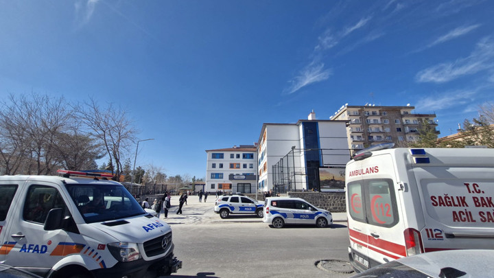 Diyarbakır’da okulda cıva paniği! 14 öğrenci, zehirlenme şüphesi ile hastaneye kaldırıldı