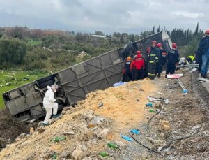 Düğünden dönenleri taşıyan otobüs uçuruma yuvarlandı! 13 ölü, 34 yaralı