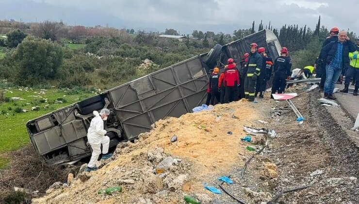 Düğünden dönenleri taşıyan otobüs uçuruma yuvarlandı! 13 ölü, 34 yaralı