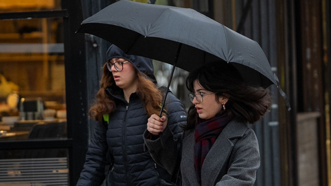 Hava sıcaklığı batıda artarken doğuda düşecek! Kuvvetli yağış ve fırtına uyarısı: Hızı 70 kilometreyi bulacak