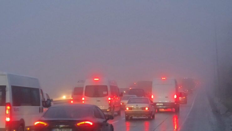 İstanbul’da yağmur ve sis etkili oldu; trafik yoğunluğu oluştu