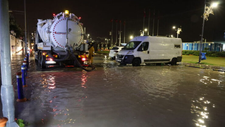İzmir’de sağanak! Cadde ve sokaklar göle döndü