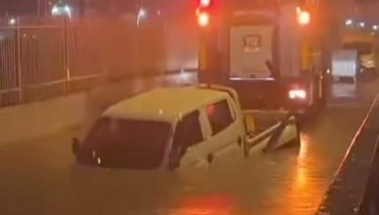 İzmir’i kuvvetli yağış vurdu… Bir kişi feci şekilde can verdi, yolları su bastı