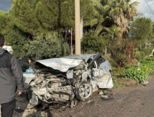 Manisa’da refüjü aşıp 2 araca çarptı: 2 ölü, 4 yaralı