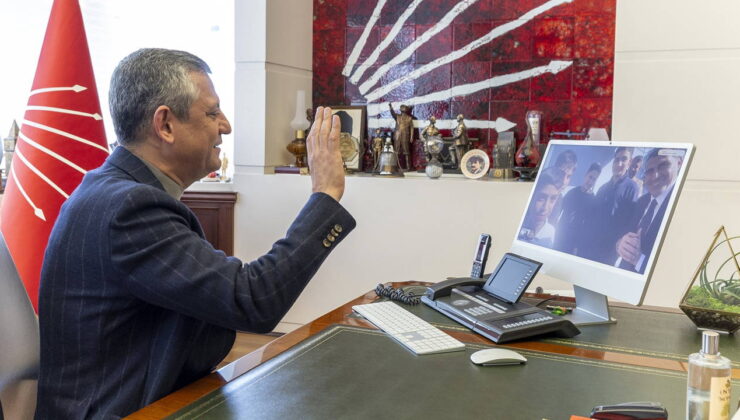 Özgür Özel, fırtına sırasında Atatürk büstünü koruyan öğrencilerle görüştü