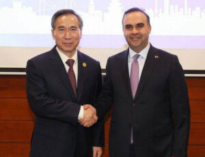 Sanayi ve Teknoloji Bakanı Mehmet Fatih Kacır, CCPIT Başkanı ile kritik görüşme