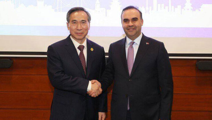 Sanayi ve Teknoloji Bakanı Mehmet Fatih Kacır, CCPIT Başkanı ile kritik görüşme