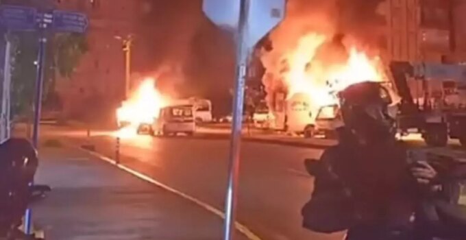 Tartıştığı kız arkadaşı ile annesinin araçlarını kundakladı