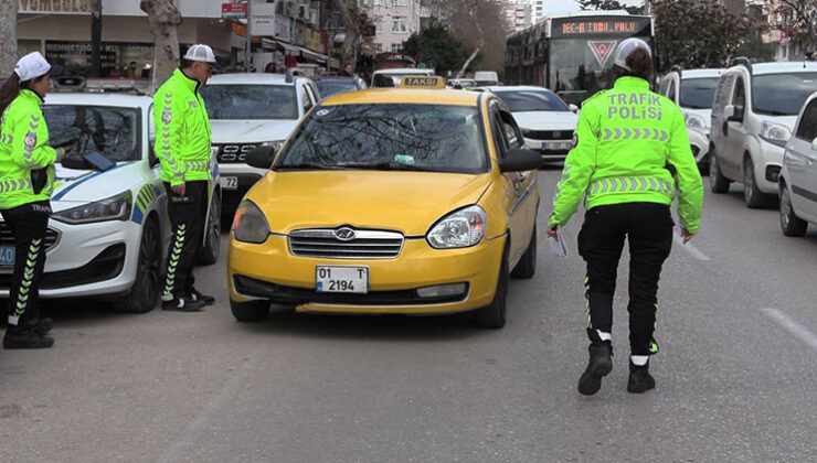 Yayalara yol vermediği için ceza kesildi | Taksi şoföründen bir garip çıkış