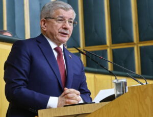 Ahmet Davutoğlu: ‘Türkiye, topraklarının saldırılarda asla kullanılamayacağını derhal ilan etmeli’