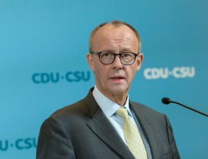 Almanya Başbakanı Merz, Filistin pankartı açanları azarladı