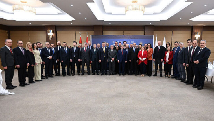 Bakan Gürlek, medya temsilcileri ile iftarda bir araya geldi