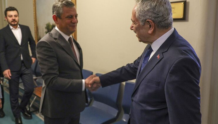 CHP Genel Başkanı Özel, eski TBMM Başkanı Arınç’ı ziyaret etti