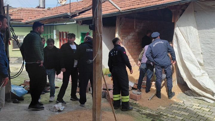 Depoda duvar çöktü! Ağabey duvarın altında kaldı, 14 yaşındaki kardeşinin parmakları koptu