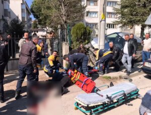 El freni çekilmeyen otomobil, dede ve torunlarını ezdi: 1 ölü, 2 ağır yaralı