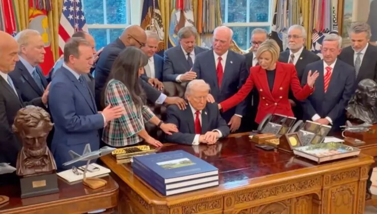 Evangelist papazlardan Trump’a toplu dua