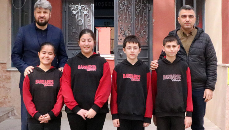 İlkokul öğrencileri mahallelinin 150 bin liralık borcunu kapattı