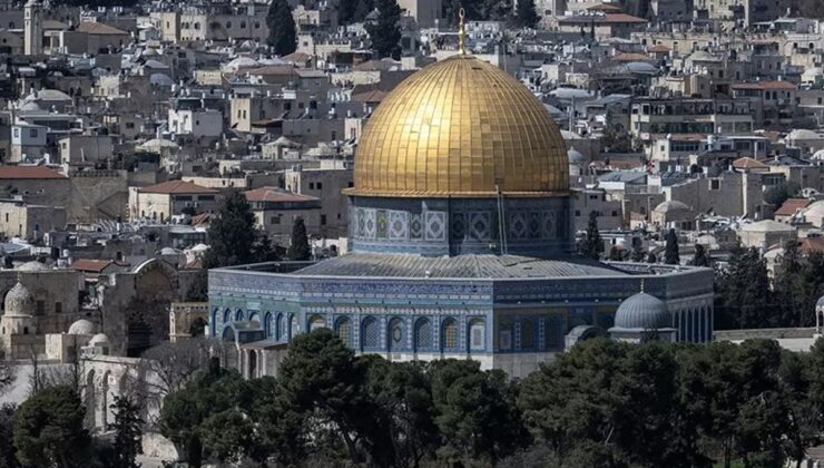 İsrail’in kısıtlamaları nedeniyle Mescid-i Aksa’da cuma namazı sadece vakıf yetkililerince kılındı