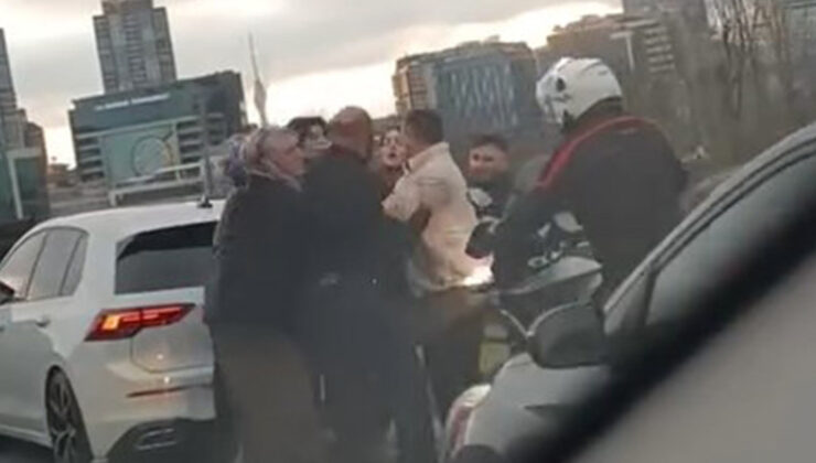 İstanbul’da sürücülerin tekmeli yumruklu kavgası