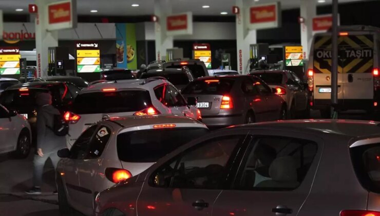 İstasyonlarda kuyruğa girenlere kötü haber: Motorin zammı iptal edildi