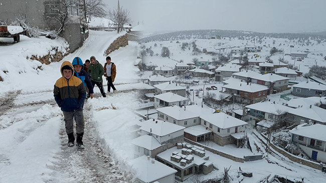 Kar yağışı etkili oldu: ‘Zorlu şartlarda gidip geliyoruz’