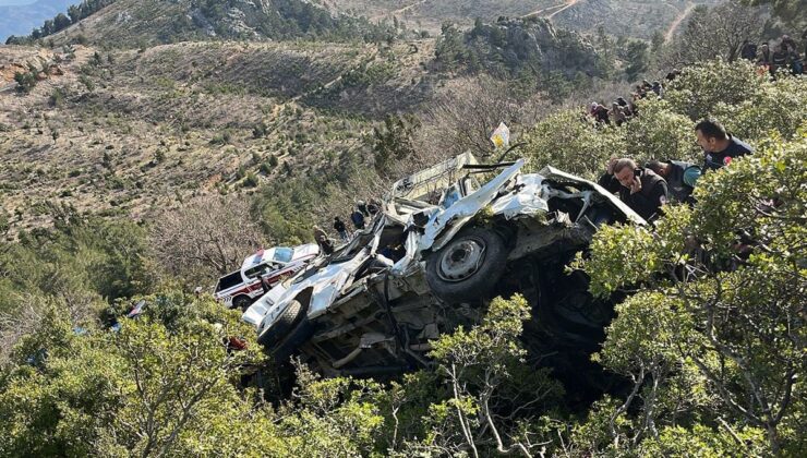 Mersin’de işçi servisi, uçurumdan yuvarlandı; 3 ölü, 12 yaralı