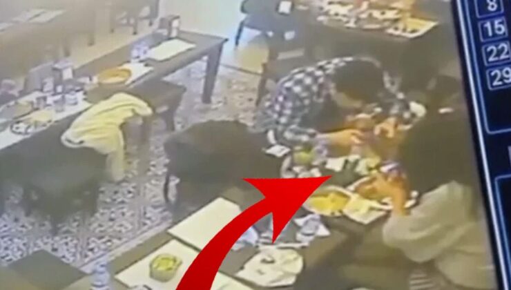Mide bulandıran olay! Yemeğinden böcek çıktı, sonra yaşananlar daha ilginç