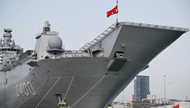 TCG Anadolu İngiltere’de şov yaptı