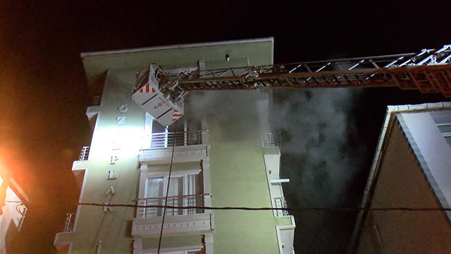 Ümraniye’de 5 katlı binada yangın: Binada oturanlar tahliye edildi