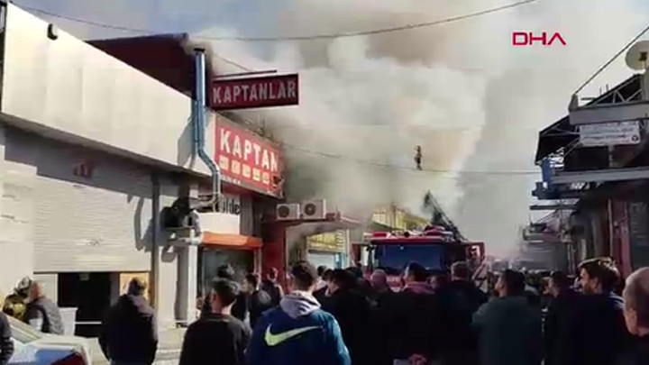 Zeytinburnu Demirciler Sitesi’nde yangın! Ekipler müdahale ediyor